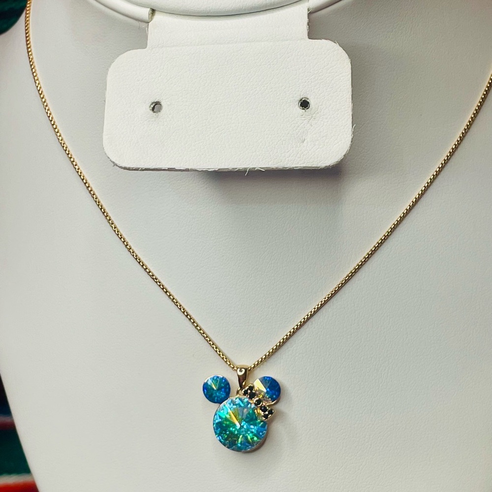 Elegant Gold Necklace with Blue Accents